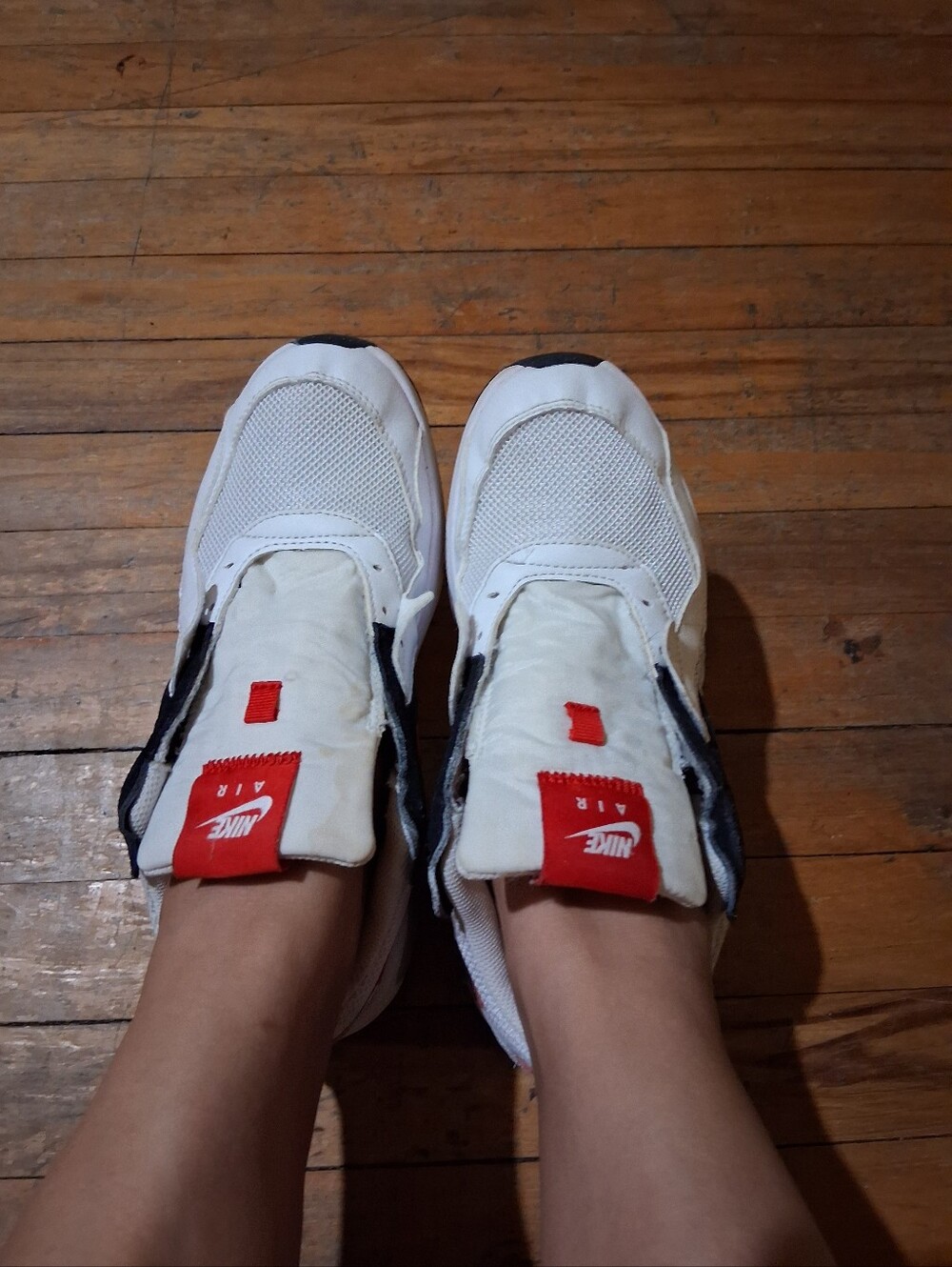 Nike Air White Black Red Retro Sneakers - Picture 5 of 8